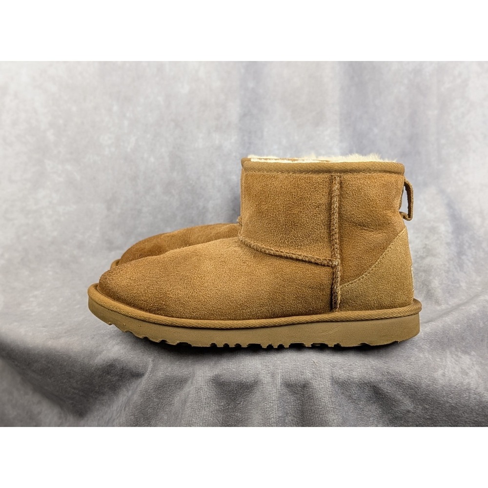 UGG Kids Classic‎ Mini II Chestnut Suede Sheepskin Boots 1017715K Size 4